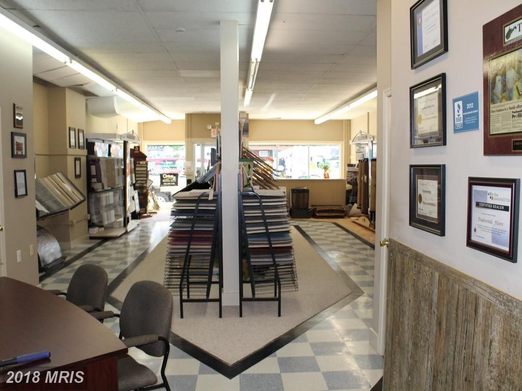 202 W Washington St, Charles Town, WV 25414